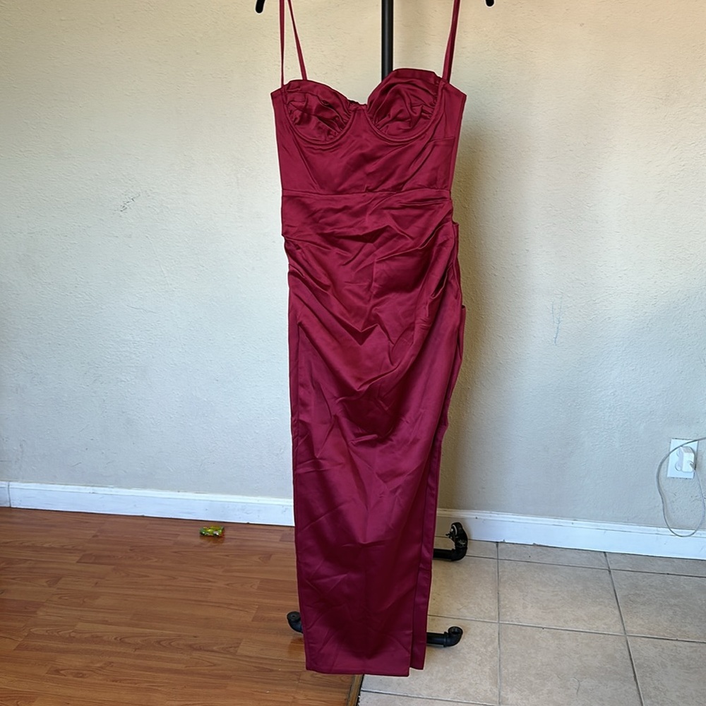 Elegant Burgundy Satin Dress - Picture 5 of 11